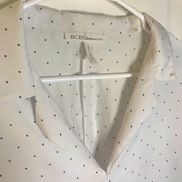 BCBGeneration front tie blouse in size L! - Picture 4 of 5